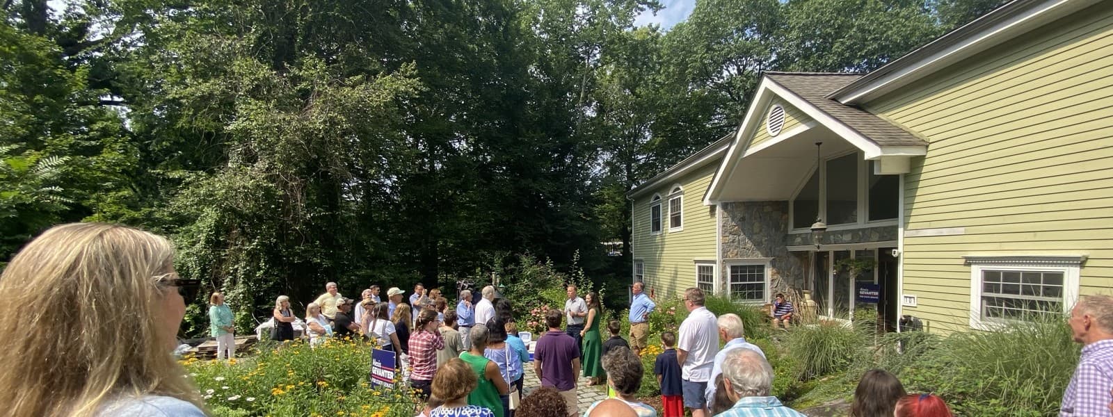 Volunteers organizing in a neighborhood